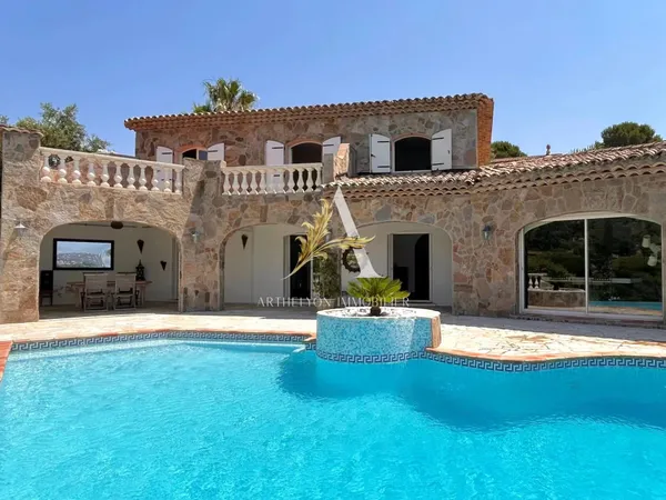 Sainte-Maxime – Villa avec vue panoramique sur le golf
