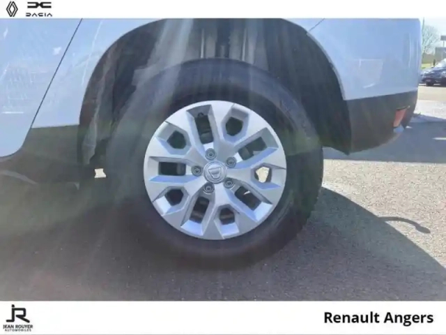 Dacia Duster 1.0 eco-g 100ch confort 4x2 — photo 8
