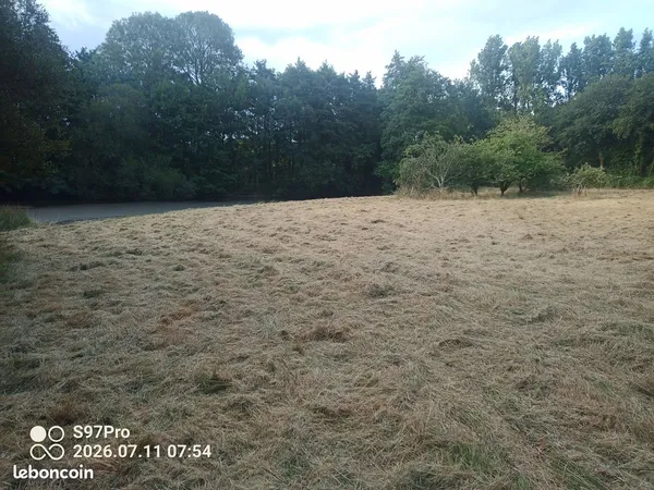 Cède terrain de loisirs