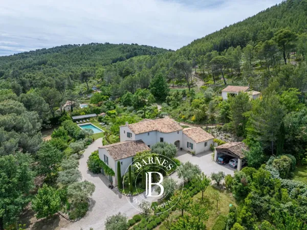ROGNES - MAISON 260m² - 6 CHAMBRES - JARDIN 1,3 HA - PISCINE - C