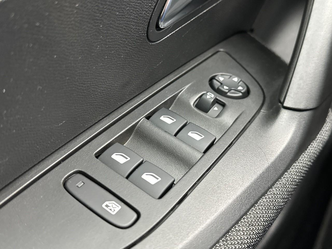 Peugeot 2008 puretech 100 s&s bvm6 style — photo 15