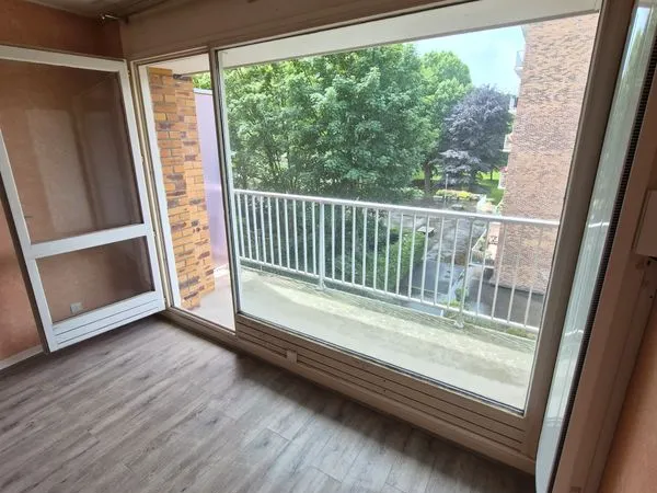 Bel appartement T2 traversant (52m²) - Balcon, Parking & Ascenseur - Métro Canteleu