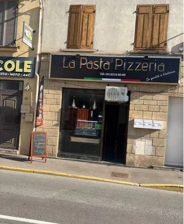 Vente fonds de commerce Pizzeria snack et patte - Marignane - Emplacement idéal