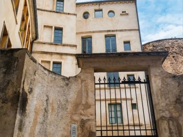 À vendre bien d éxception au coeur de Mâcon