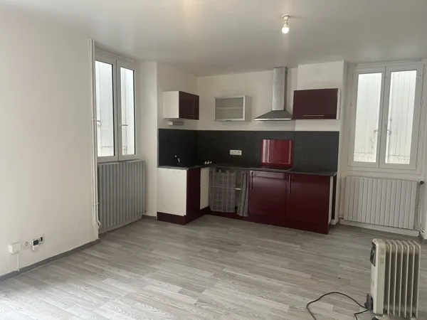 Miramont Appartement de type 3 avec possibilité de logement ou commerce en rez-de-chaussée
