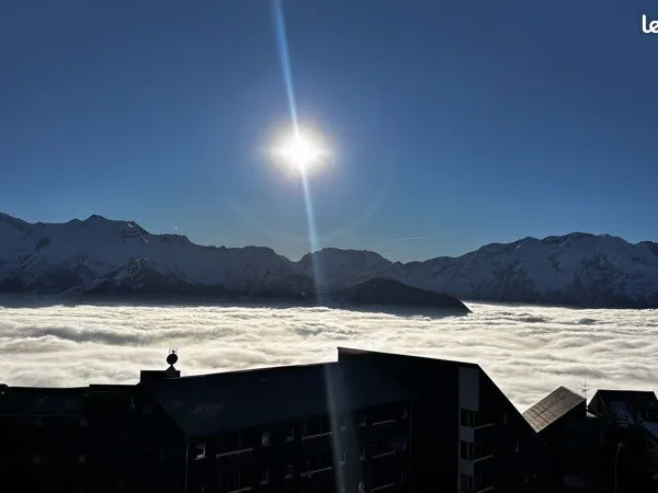 • Alpe d'Huez, l'Éclose : studio de 22 m² entièrement rénové, balcon vue montagne