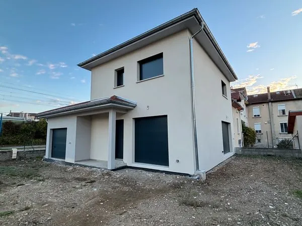 Maison neuve de 110 m² avec garage et 4 chambres - Moirans centre