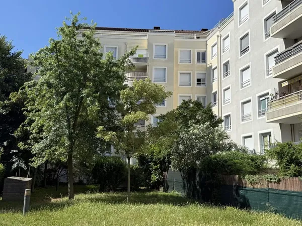 Appartement T3 de 68 m2 avec terrasse et garage Villeurban