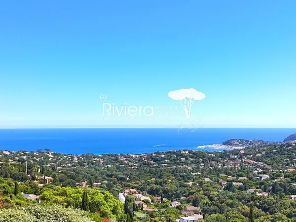 Vaste Propriété avec piscine et très belle vue mer