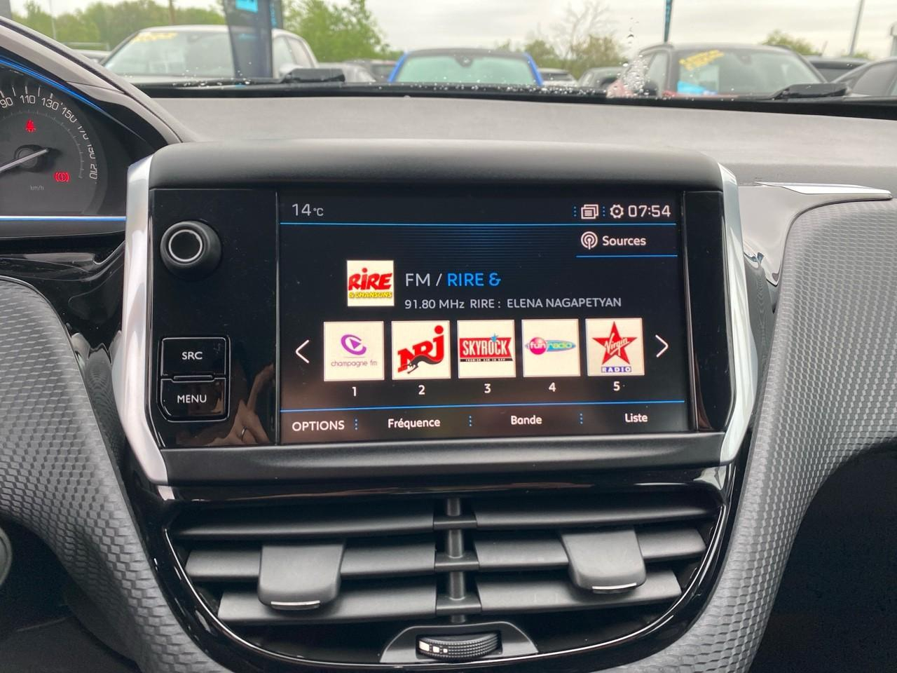 Peugeot 2008 1.2 puretech 110ch allure s&s — photo 17