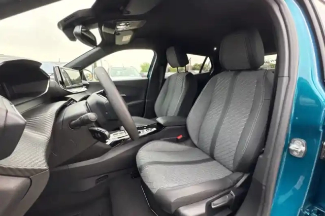 Peugeot 2008 electrique 54 kwh 156 ch — photo 9