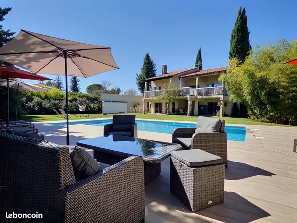 Maison 7 pièces 271 m²