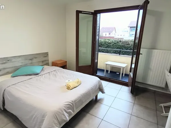 Grande chambre, balcon, 10 min centre ville, pour 1 salarié