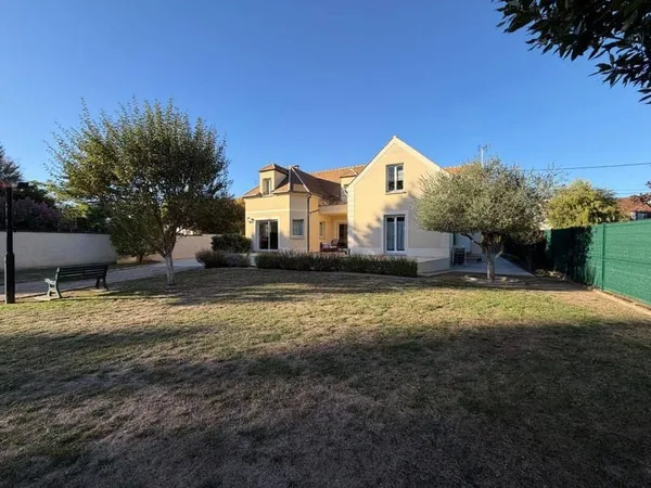 Maison 8 pièces 245 m²