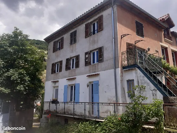 Grand appartement original à rénover