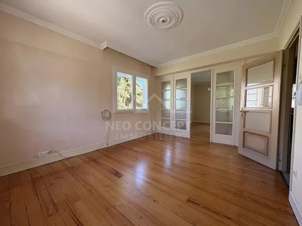 Maison 6 pièces 217 m²