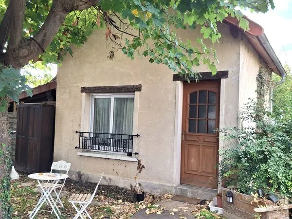 Petite maison meublée indépendante avec parking, terrasse et fibre - Saint-Prix