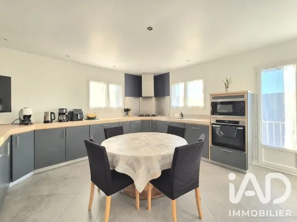Maison 7 pièces 196 m²