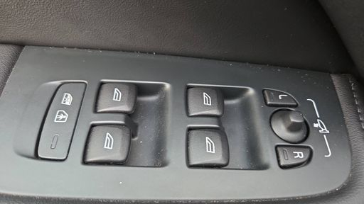 Volvo XC60 T6 Recharge 2.0 Ti 253 Plug in Hybrid 145 AWD Geartronic8 - Plus Style Dark – 2024 – 42063 km – Hybride rechargeable – Boîte Automatique — photo 40