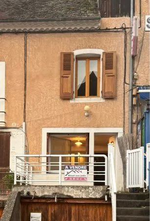 Maison au coeur du village, de corps