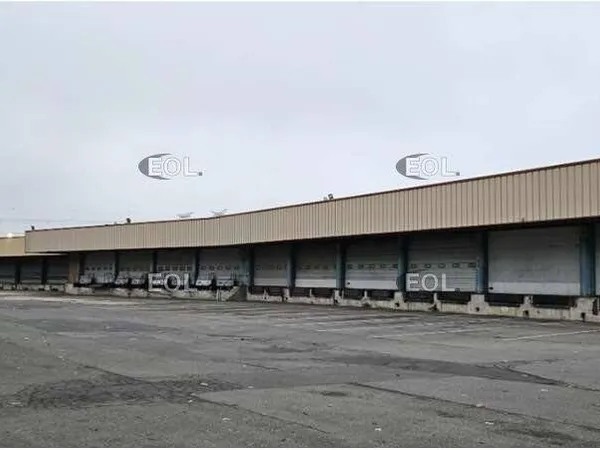 Entrepôt 7050 m²