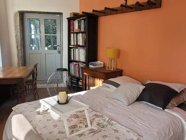 Loue chambre meublée indépendante avec salle de bains vue parc
