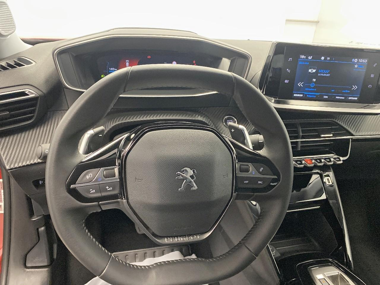 Peugeot 2008 puretech 130 s&s eat8 allure — photo 12