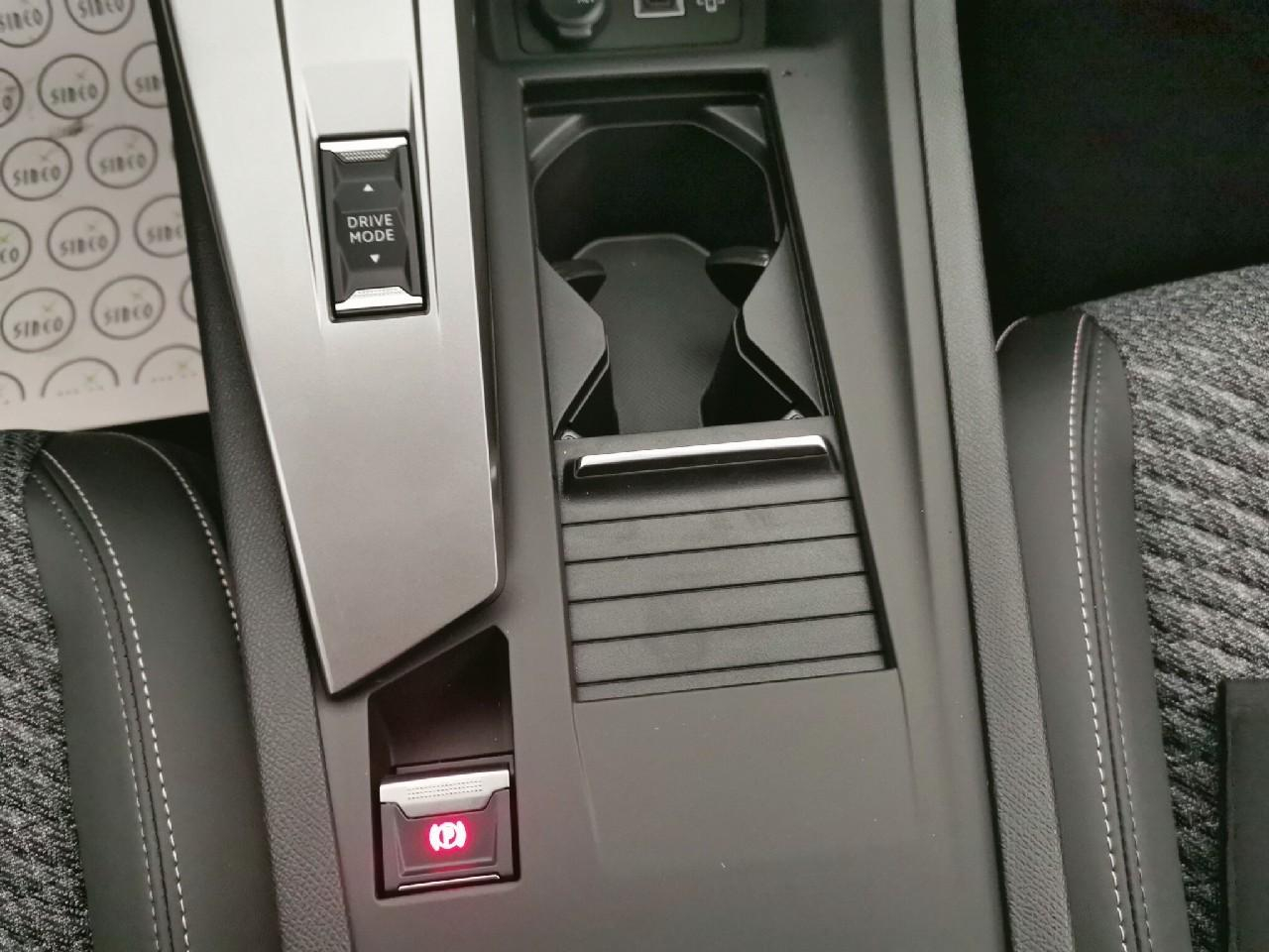 Peugeot 308 hybrid 145 e-dcs6 allure — photo 23