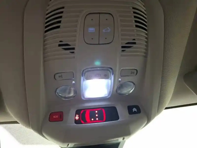 Citroën C5 Aircross hybride rechargeable 225 e-eat8 — photo 34