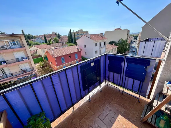 À VENDRE - T3 51m² RÉNOVÉ AVEC BALCON, BOX ET CAVE - SAINT-RAPHAEL