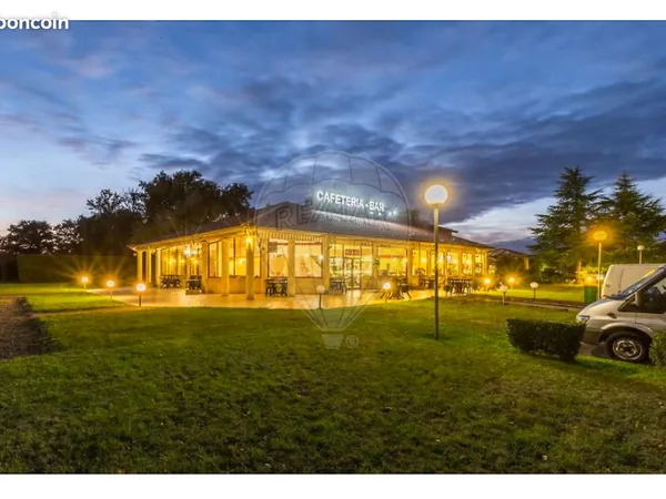 Commerce bar, hôtel, restaurant 1 900 m²