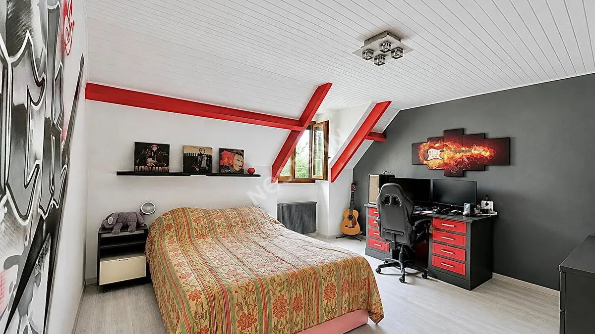 Photo 10