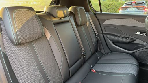 Peugeot 308 1.6 PureTech 180 Hybrid EAT8 - Allure Pack – 2022 – 42191 km – Hybride rechargeable – Boîte Automatique — photo 41