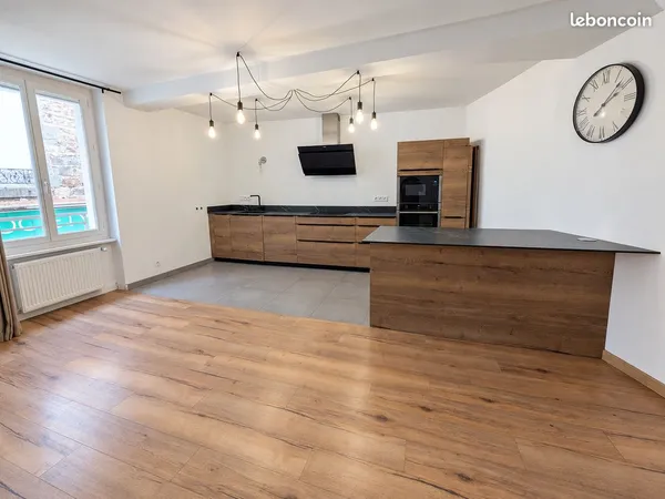 À LOUER - Spacieux T3 en duplex avec terrasse - Centre de Feurs
