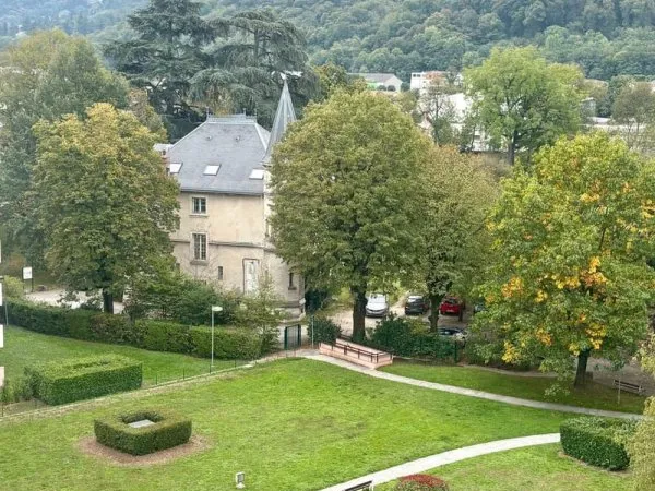 SAPCIEUX T5 DE 115 M² DANS BELLE RESIDENCE SECURISE