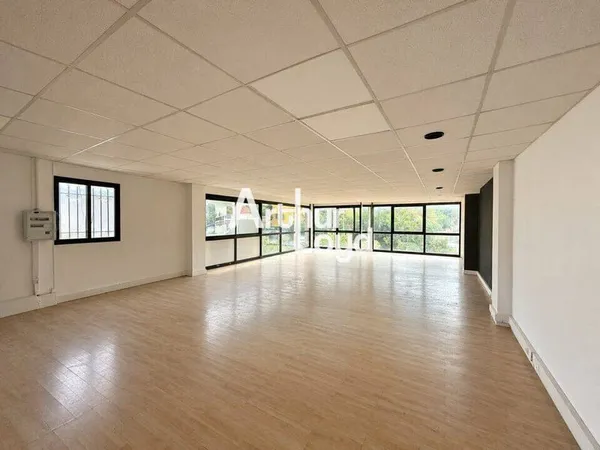 Local commercial 155 m²