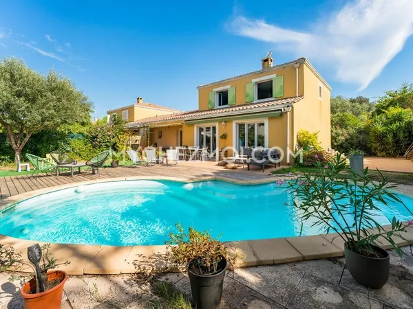Vends maison - 138.1 m² - 5 pièces, 5 chambres - Marseille 13009