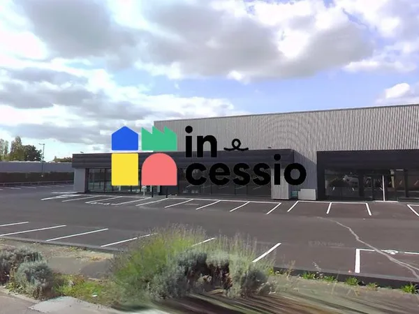 Local commercial 601 m²