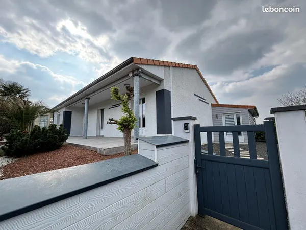 Maison individuelle Sauzé entre bois