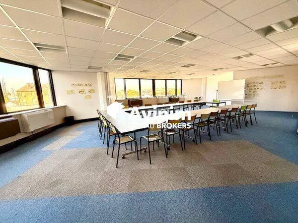 Bureaux 2 pièces 218 m²