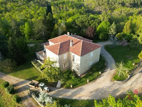 Maison de Maître sur 5 Hectares de terrain