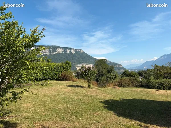 Maison sur le coteau de la Buisse avec vue panoramique sur la vallée de l'Isère