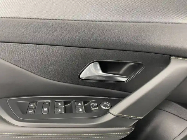 Peugeot 308 phev 180 e-eat8 — photo 32
