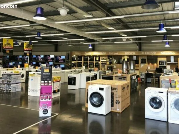 Local commercial 1470 m² LE HAILLAN