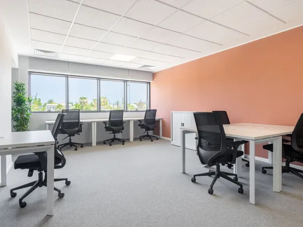 Grand espace de bureau à louer pour 25 personnes à Spaces Euratlantique