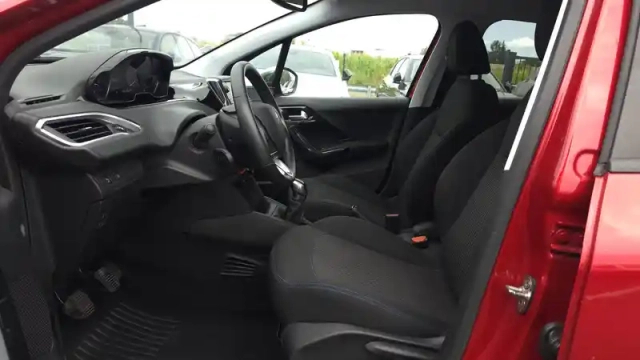 Peugeot 208 puretech 82ch s&amp;s bvm5