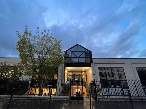 Bureaux 1426 m²