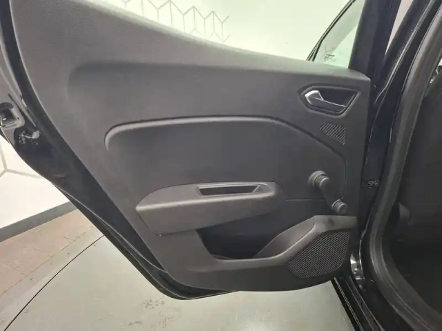 Renault Clio blue dci 85 — photo 23