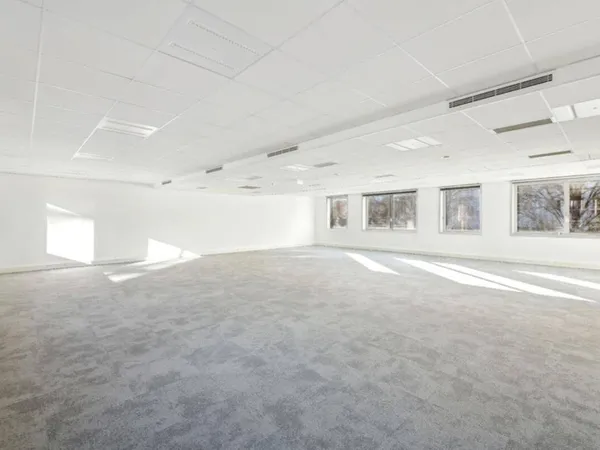 Bureaux 3 pièces 2144 m²