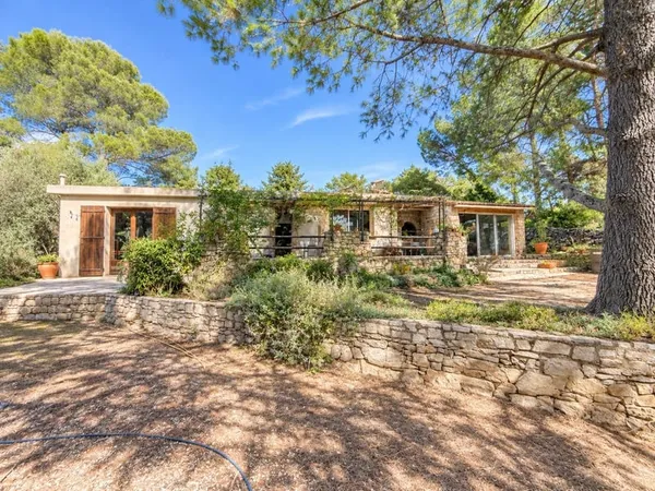 Nîmes, Calvas/Gazelle, maison 125m2, plain pied, 3 chs, + mazet, parcelle arborée 5024m2